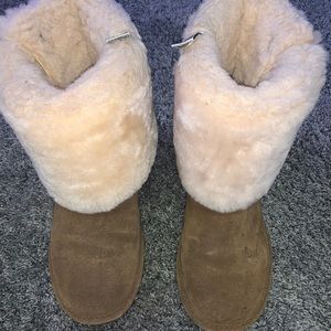 Bearpaw tan fuzzy boots